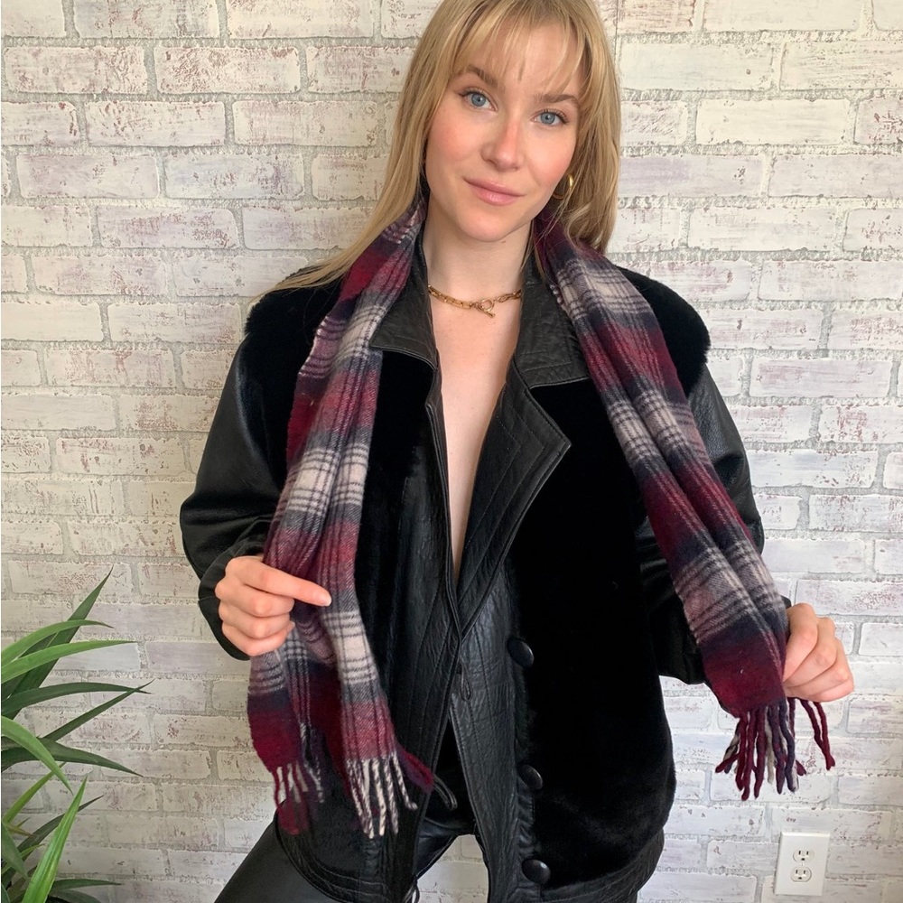 100% Cashmere Plaid Scarf - Picture 2 of 3